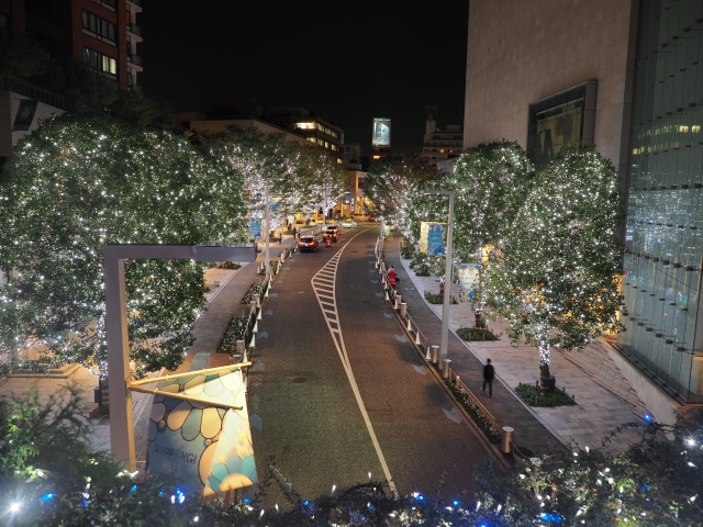 冬の入口、服装どうする？　プロドライバーが備えるべき服装とは