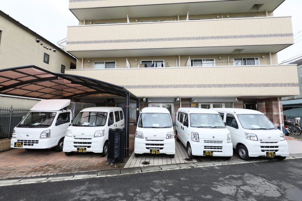 黒ナンバーが付いた軽貨物車両 軽貨物の黒ナンバーとは？取得方法・費用・条件をわかりやすく解説